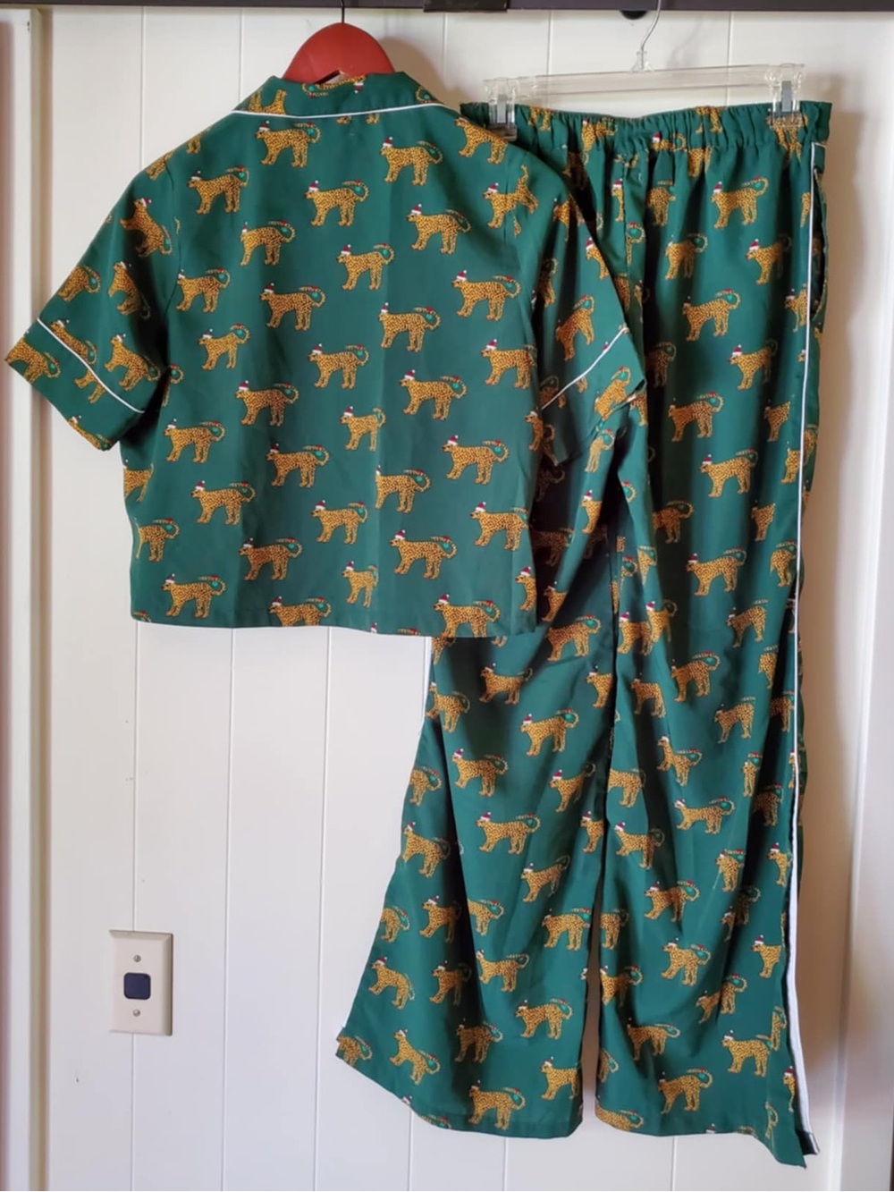 Bouffants & Broken Hearts Green Leopard Pajama Set, Size S - Picture 8 of 8